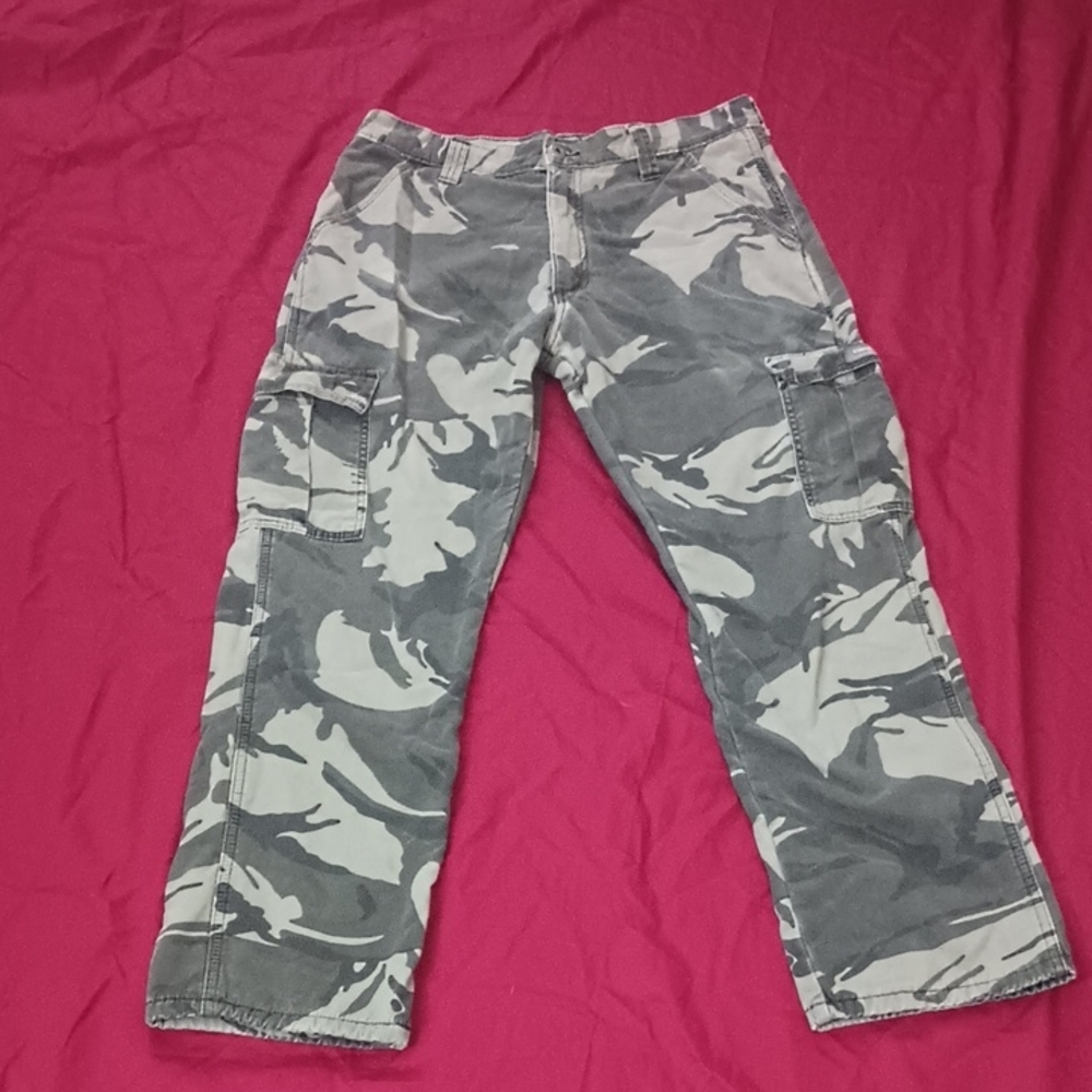 Men's Wrangler Gray Camouflage Cargo Pants 32x32 Hiking Casual Vintage